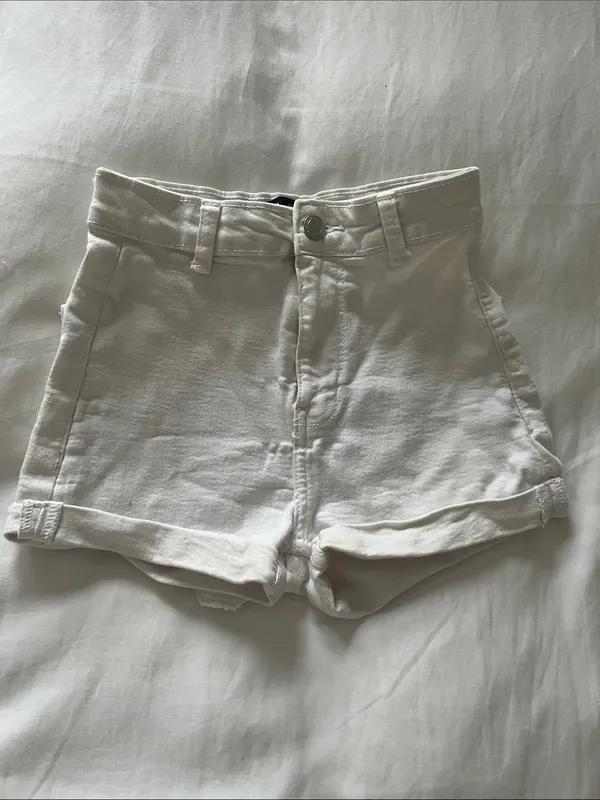 Bershka | Super High-Rise Fitted White Denim Cuffed Shorts XXS - Image 2