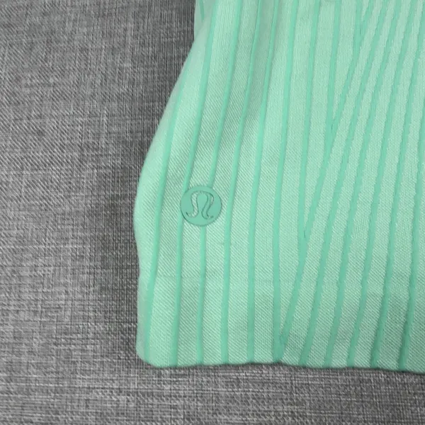 Lululemon Tank Top Womens Small Green Cropped Built-In Bra Moisture Wicking Yoga - Image 7