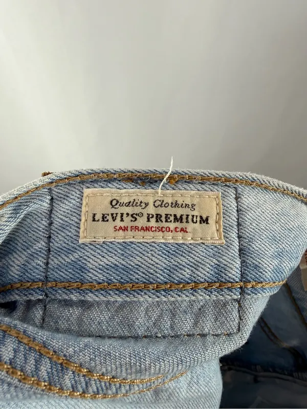 Levi's High Loose Denim Jean Shorts in Light Blue Size‎ 30 - Image 7