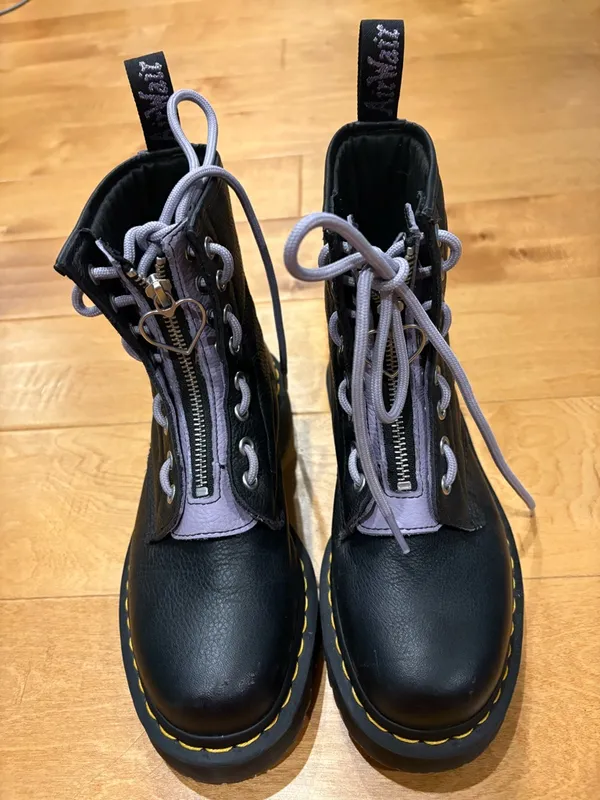 Dr.Martens 1460 ZIP HEART VIRGINIA SATIN LUX LACE UP BOOTS black sz 7 - Image 3