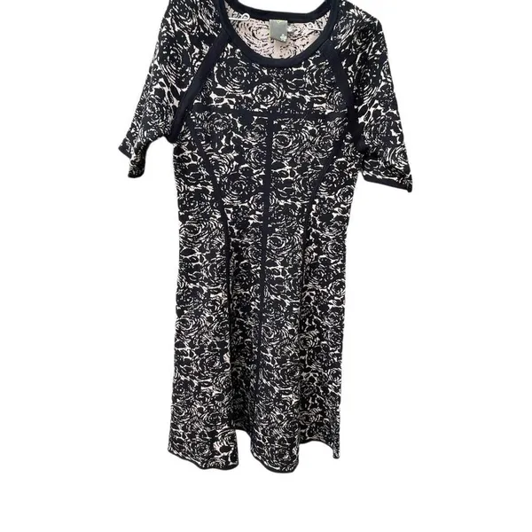 Taylor size M abstract floral short sleeve sweater dress. - Image 2