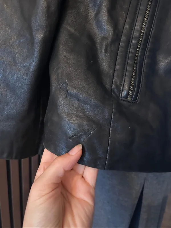 Excelled collection black leather jacket with fur trim around the neck size XL - Image 3