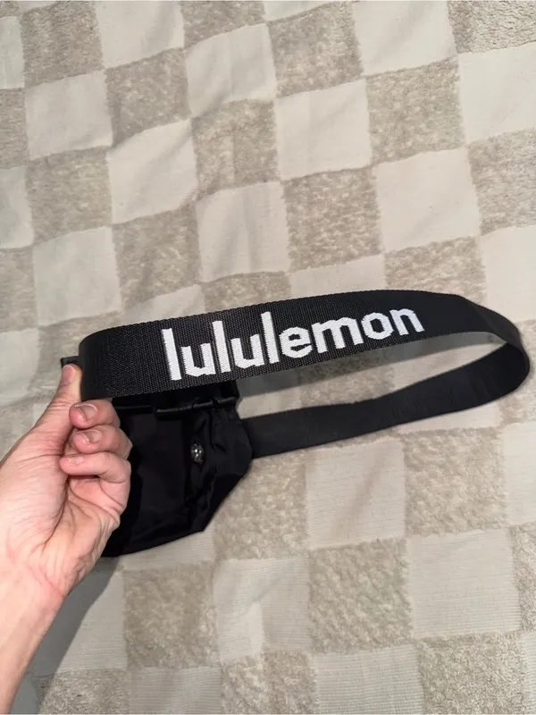lululemon‎ Everywhere Belt Bag with a prominent white wordmark logo on the strap - Image 2