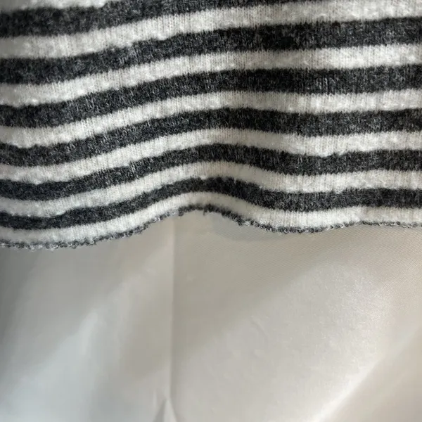 Gimmicks by BKE Long Sleeve Striped Shirt Womens M Gray Stripes Sweater T-Shirt - Image 7