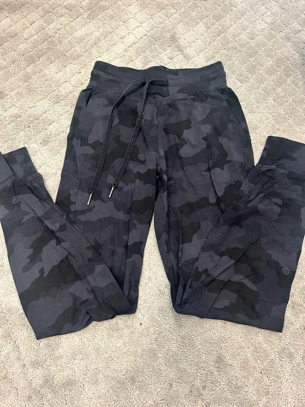 Camo Lululemon joggers - Image 3
