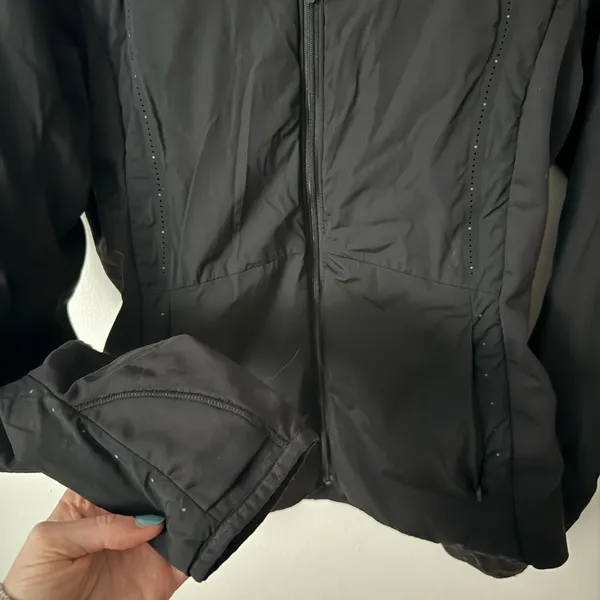 Lululemon 8 Run for Cold Women's Black Puffer Jacket - Image 4