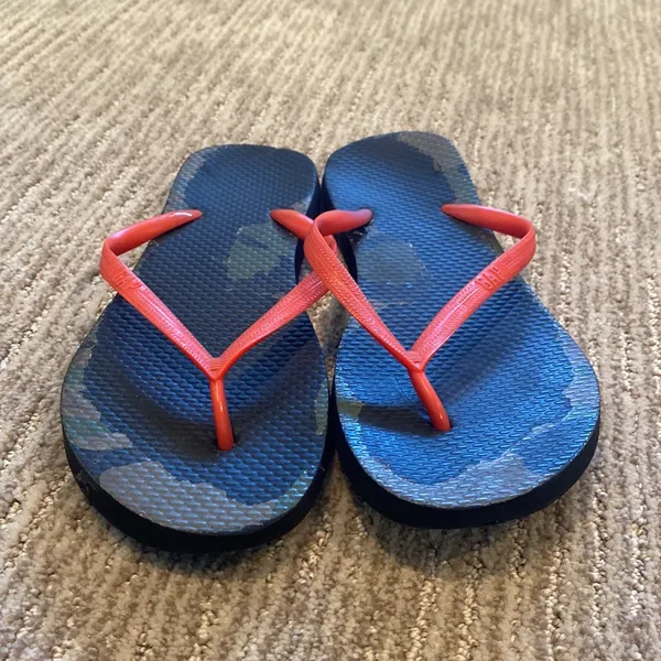 Gap flip flops - Image 2