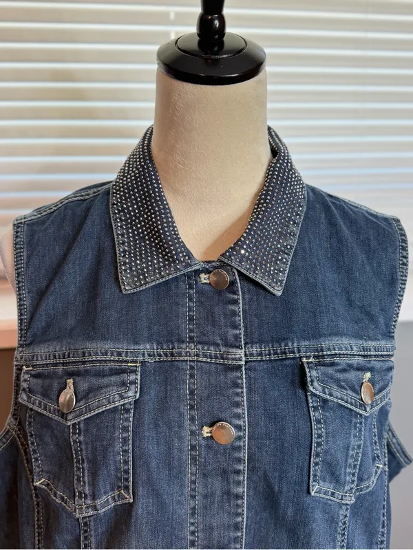Chico’s Platinum Denim Rhinestone Collar Sleeveless Stretch Jean Vest Size 3 XL - Image 4
