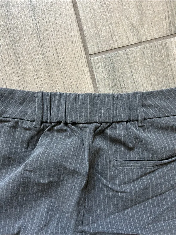 Old Navy Women's gray Pinstripe Wide-Leg Pants - Image 4