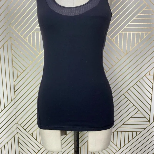 Lululemon‎ Deep Breath Tank Black Racerback Size US 4 - Image 3