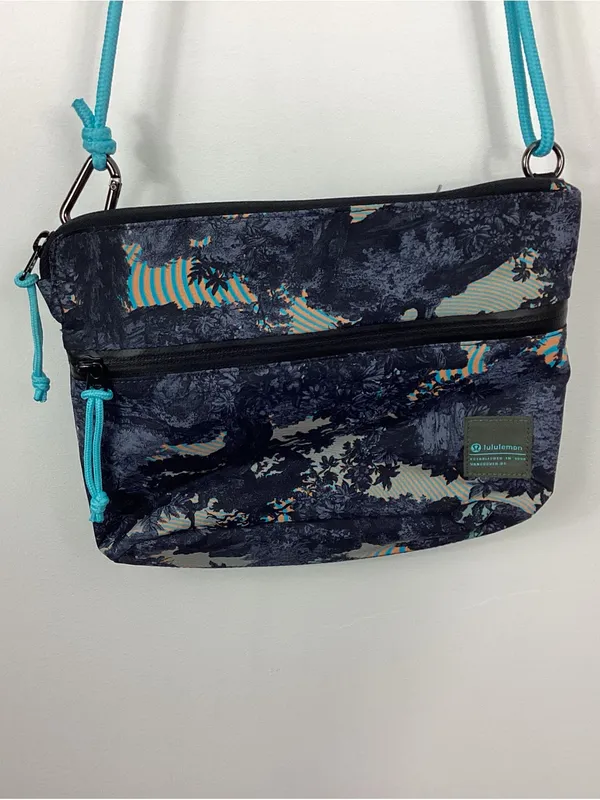 Lululemon Patch Logo Crossbody - Image 3
