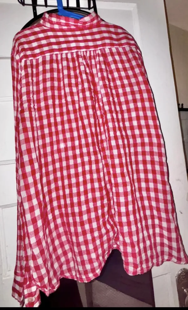 Classic gingham button-down with long sleeves. Chest pockets and button cuffs. Lightweight casual style from Ralph Lauren. - Image 2