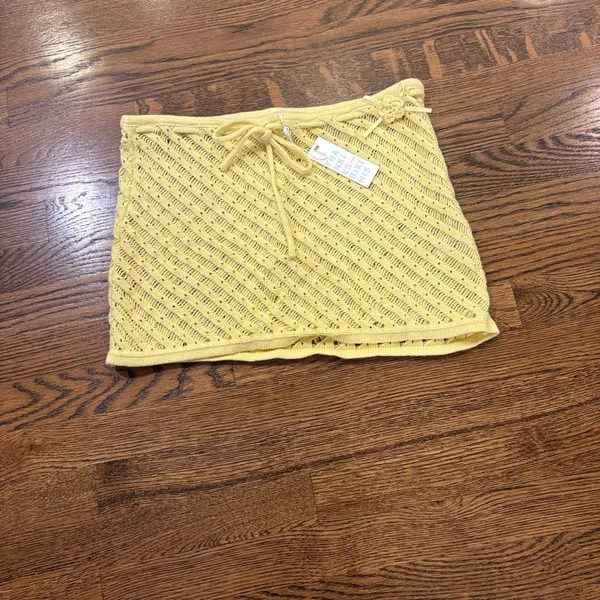 Frankie’s Bikinis NWT Daffodil Yellow Crochet Beach Mini Skirt, M - Image 3