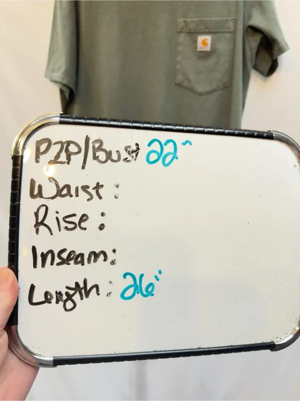 Carhartt Original Fit Women’s Pocket Tee size Large In green - Image 2