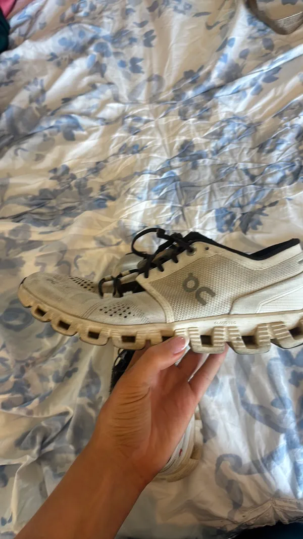 On Cloud Running Shoes - Image 3