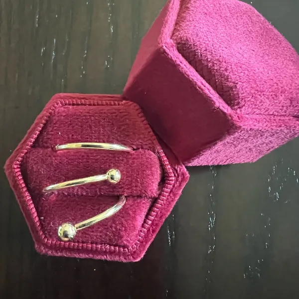 Ladies Gorgeous Golden Stackable Rings (2) Size 7 Gold - Image 2