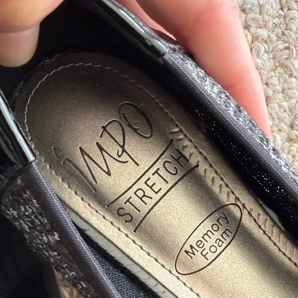 IMPO Women's Black Patent Dress Shoes with Silver Accents Size 9 - Image 3