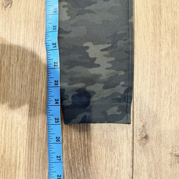 Spanx Green Camo Seamless Leggings Size Small Athleisure Casual Comfort - Image 4