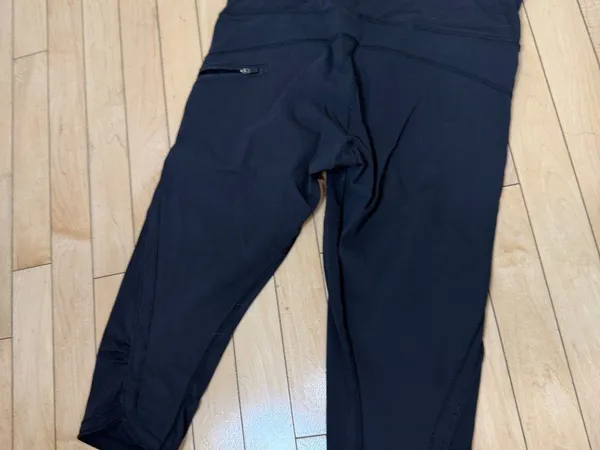 LULULEMON Black Cropped Running Tights Leggings Size 8 Gathered Leg - Image 5