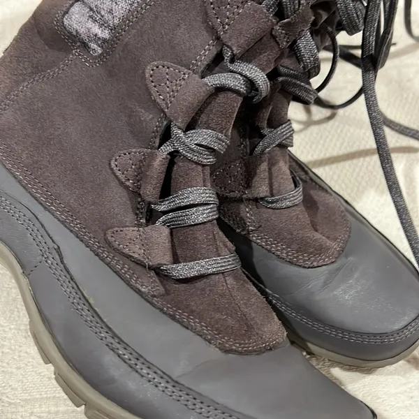The North Face Women's Nuptse Purna Boot Size 8 Waterproof Faux Fur Gray Suede - Image 4