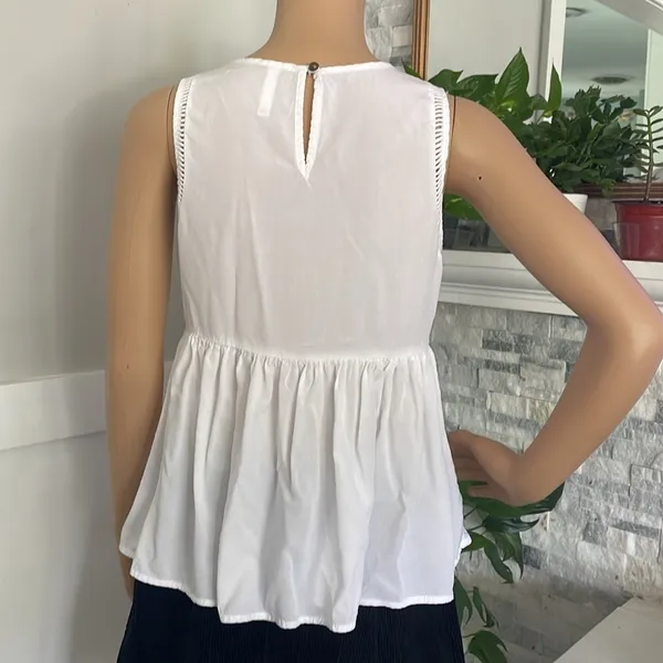 Xhilaration Embroidered laserCutout Sleeveless Top Sz XS - Image 4