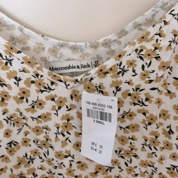 NWT Abercrombie & Fitch Cream & Yellow Floral Tie-Strap V-Neck Tank Flowy‎ XS - Image 3