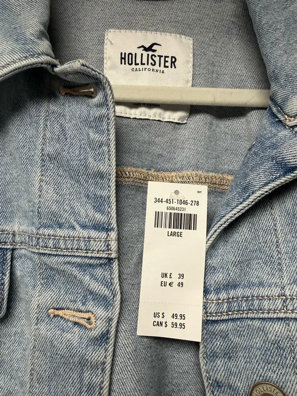 Hollister Women's Light Wash Cropped Denim Jacket - Image 3
