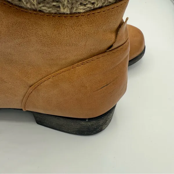 Tan lace up ankle boots with a boho vibe. Size 9.5 - Image 11