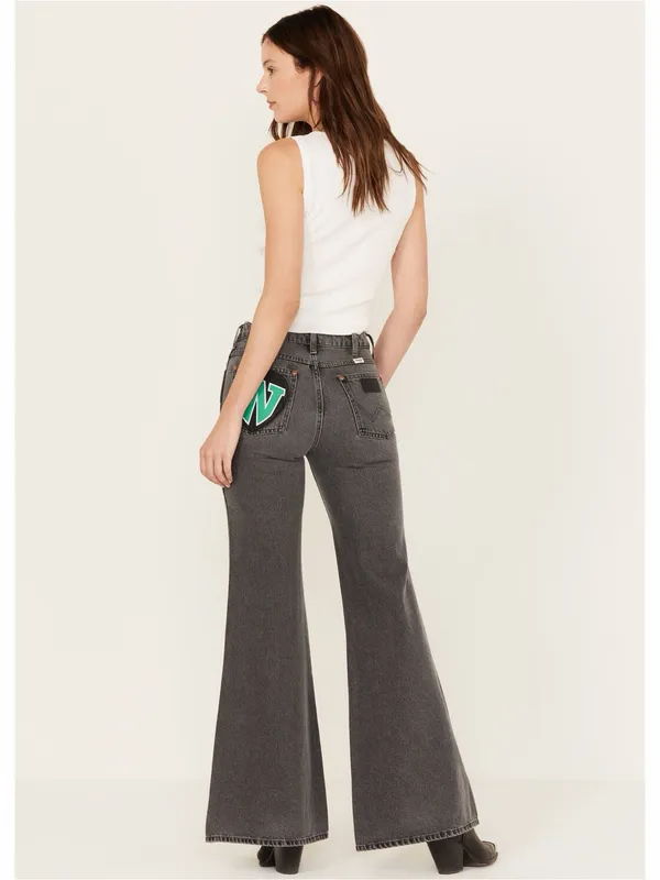 $140 Nwt Wrangler Women'S Heart Patch Wanderer Flare Jeans - Image 2