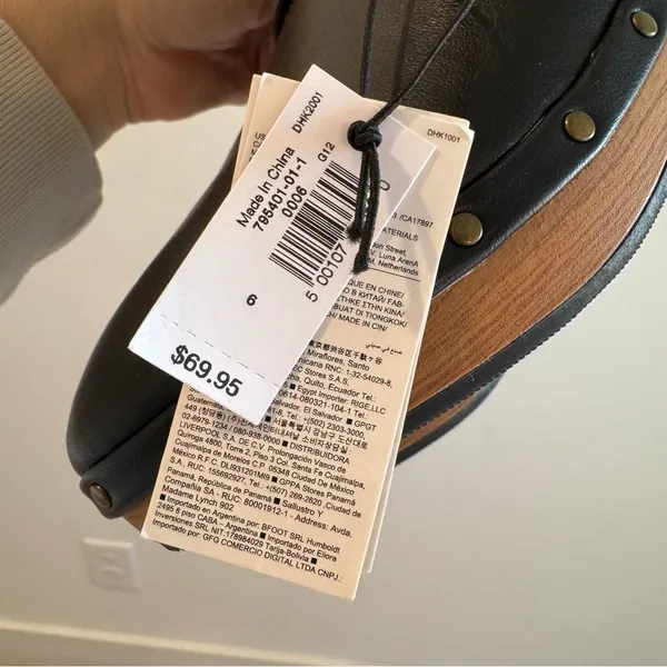 NWT‎ Gap Black Faux Leather Clogs Size 6 - Image 7