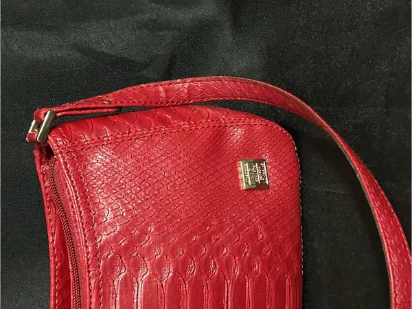 Liz Claiborne Scarlet Red Embossed Snake-Effect Crossbody Bag Purse - Image 2