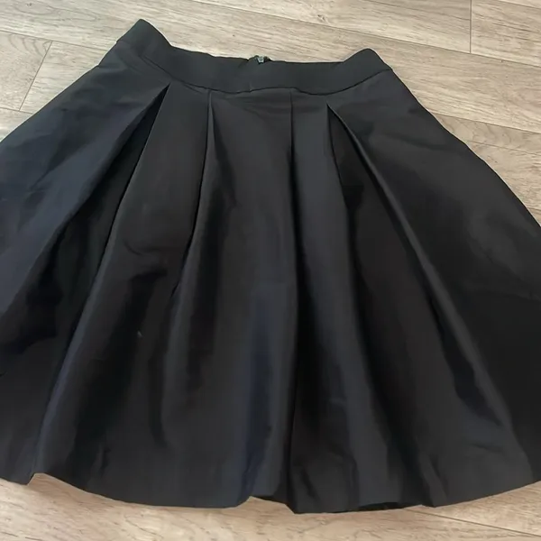 White House Black Market 2 A-Line Black Skirt pleated zip back - Image 3