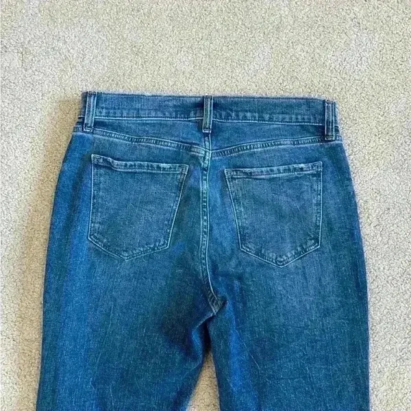 Old navy blue distressed boyfriend midrise jeans in size 4 - Image 4