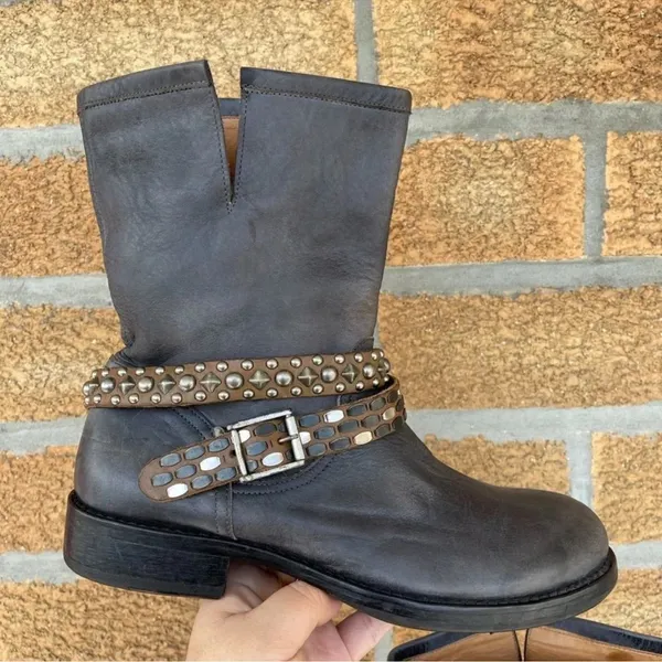 HTC Hollywood Trading Company studded leather biker boots size 39/8.5 - Image 2