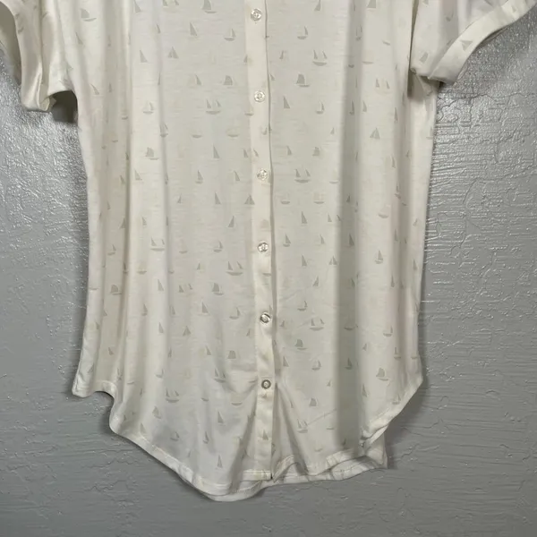 Lularoe Women M White Gray Sailboat Charlie Blouse Button Front Collar Dolman - Image 2