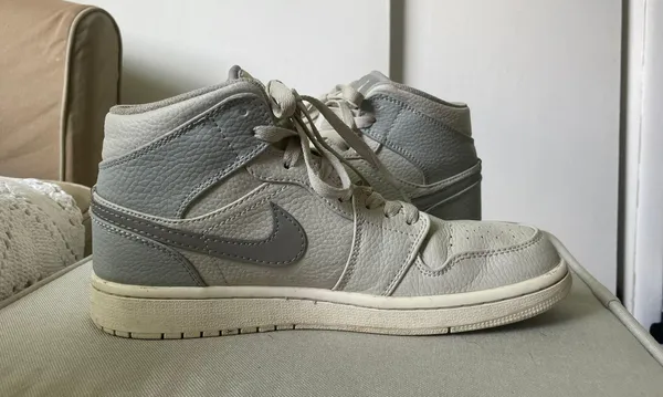Nike Jordan 1 Retro Women's Shoes - Image 3