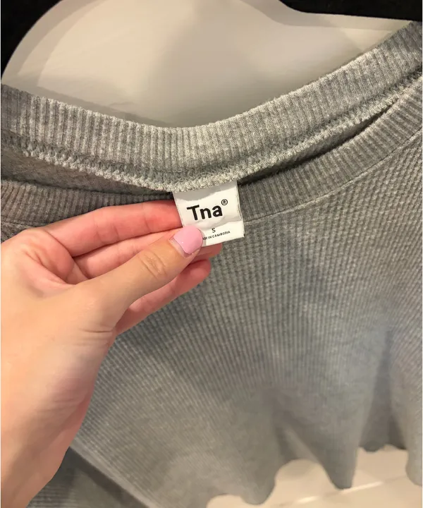 Aritzia TNA Gray Waffle Knit Cropped Long Sleeve - Image 2