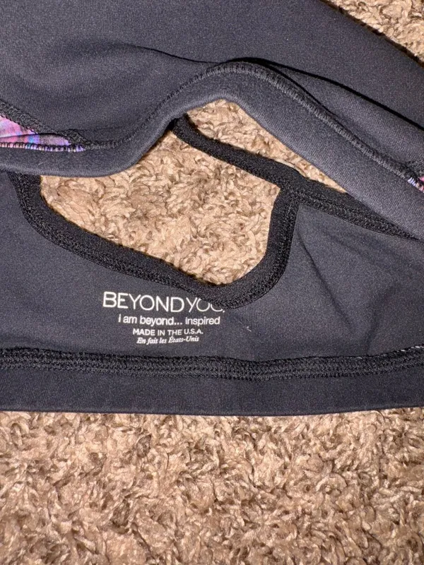 Beyond Yoga Sports Bra Small Black Rainbow Abstract Side Panels No Pads Pullover - Image 3