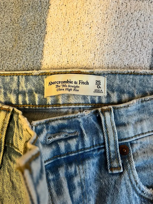 Abercrombie 90s Straight Ultra High-Rise - Image 3