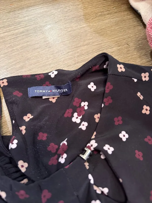 Tommy Hilfiger Black Floral Sleeveless Keyhole Top - Pink & Burgundy Blooms Sz M - Image 4