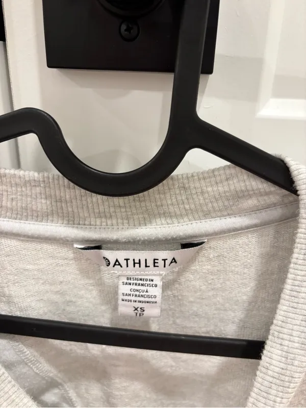 Athleta tshirt with open tie back - Image 3