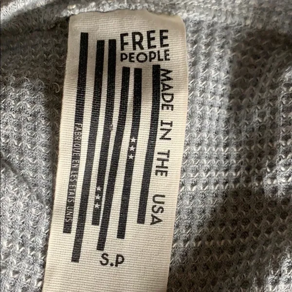 Free people grey waffle knit oversized top! - Image 4