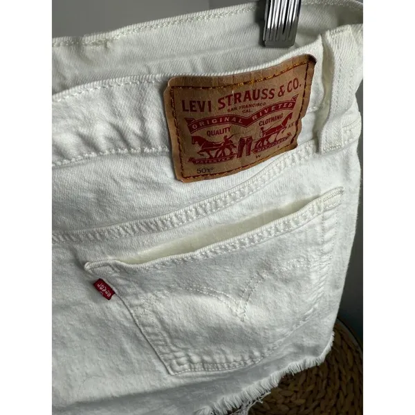Denizen from Levi's White Shorts 501 Frayed Hem Distressed Casual Size W30 - Image 6