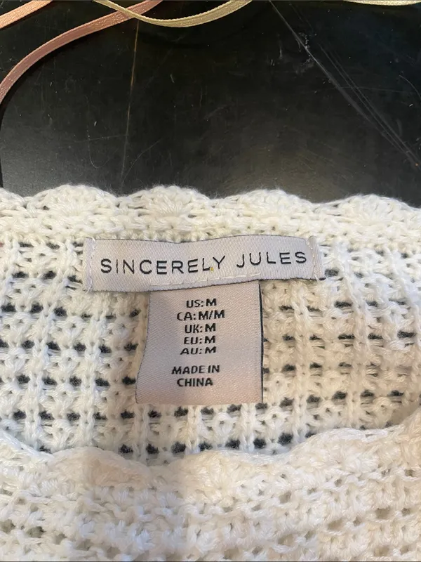 Crochet-Trim White Women's Sweater like new medium - Image 5