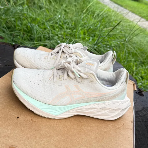 Women's Asics Novablast 4, Oatmeal/Moonrock, size 8.5 - Image 2