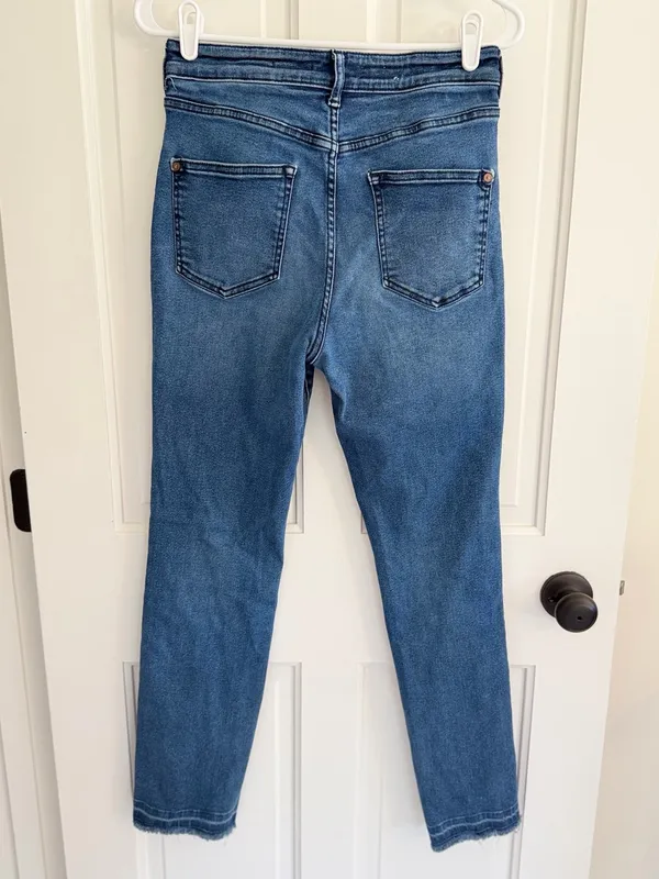 Pilcro Anthropologie High Rise Cigarette Jeans Raw‎ Hem Size 29 Blue - Image 4