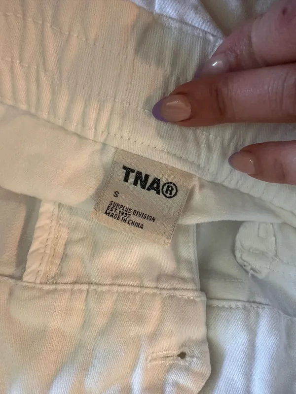 Aritzia TNA Cargo Shorts - Image 2