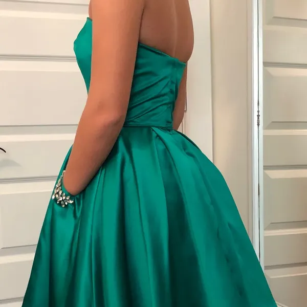 Sherri Hill Green homecoming dress with pockets - Image 6