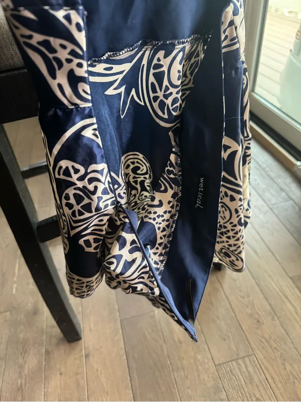 Wet Seal Navy and White Halter Dressy Tank with Decorative Print - Image 5