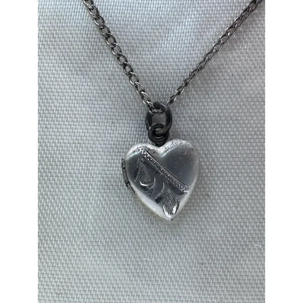 Vintage Heart Locket Necklace 1/20 12K‎ Gold Filled Floral Engraved 9" - Image 2